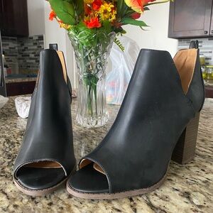 Elegant Black Peep-Toe Block Heel Shoes